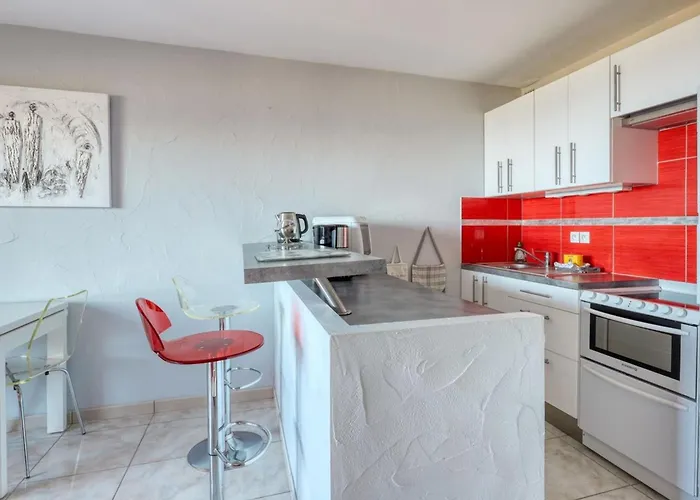 T2 Sea View In Saint-clair - Rated 3 Le Lavandou